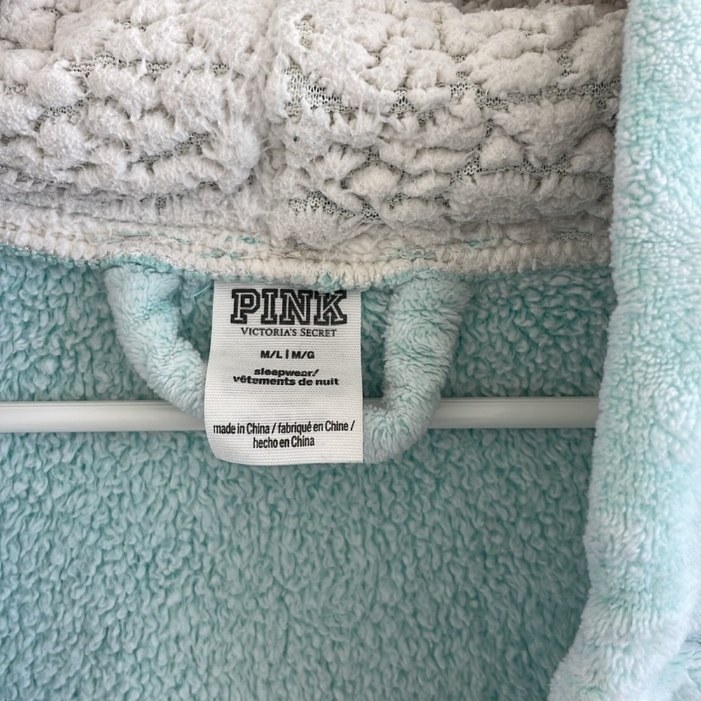 PINK Victoria’s Secret Women’s Light Blue Robe w/ White Fluffy Hood - Size M/L - Picture 2 of 6